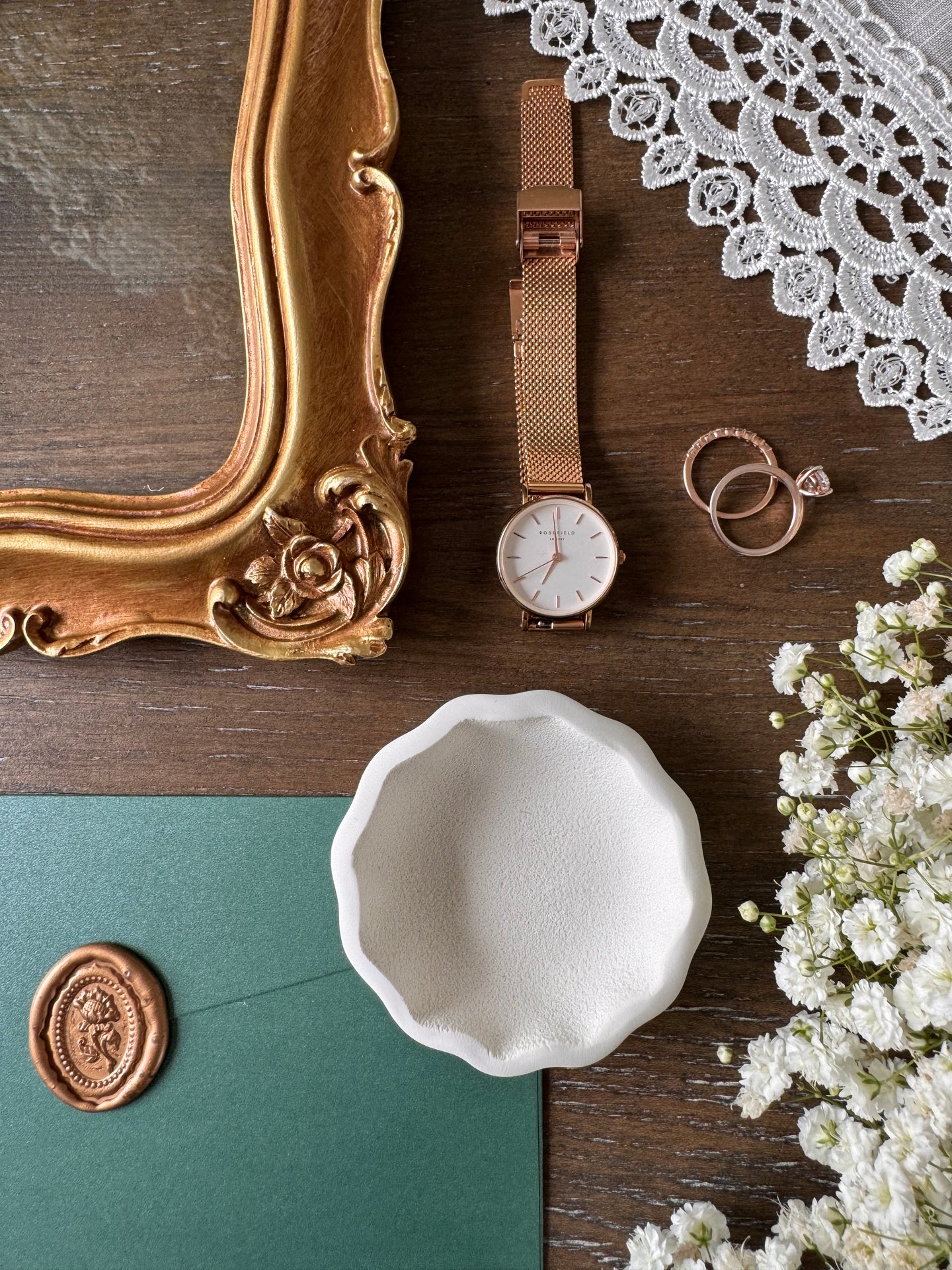 vintage inspired ring dish with scalloped edges